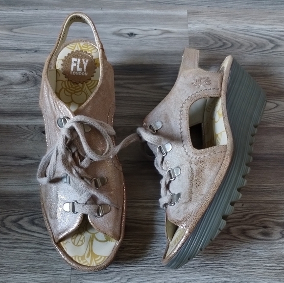 Fly London Metallic Ylfa Wedge Leather Sandals Size 41 US 10 - Picture 1 of 8